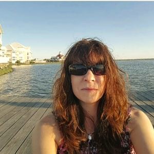 Meet your Posher, Debra